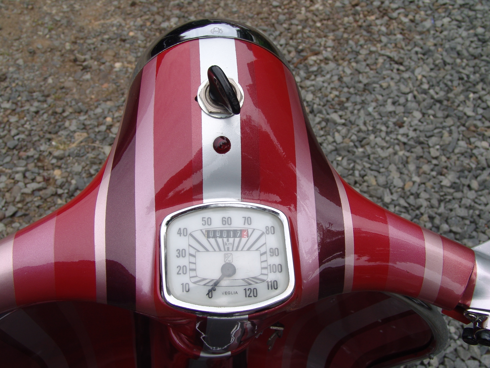 Vespa GS 150 Stripes – side view